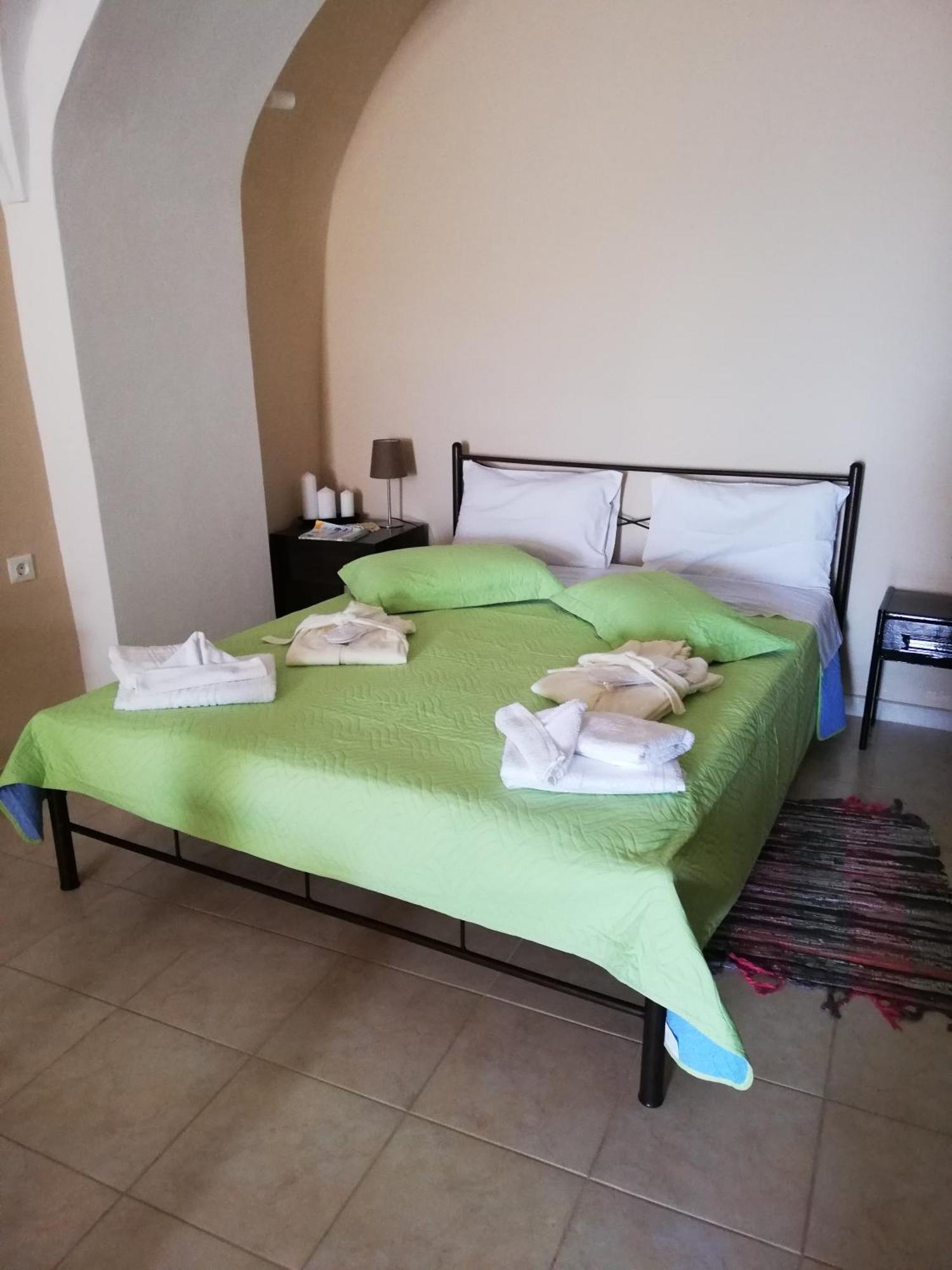 Mantilaria Apartment Fira  Ngoại thất bức ảnh